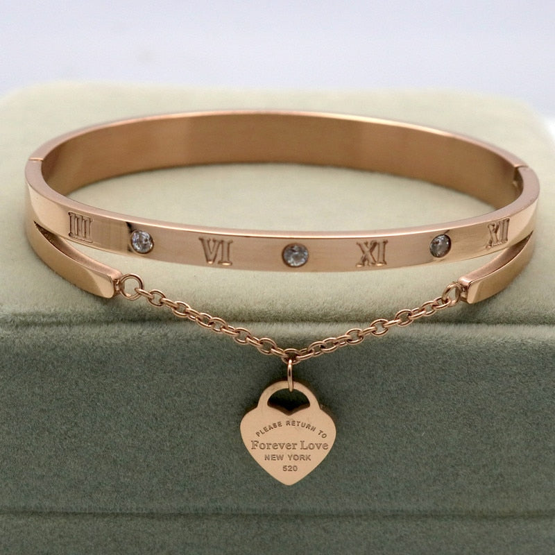 Gold heart bracelet