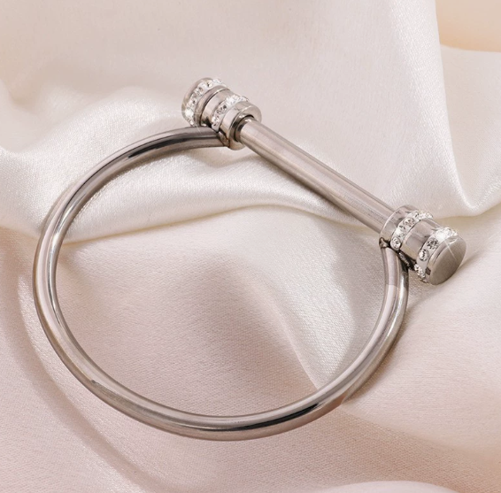 Engravable D-Shaped Bracelet