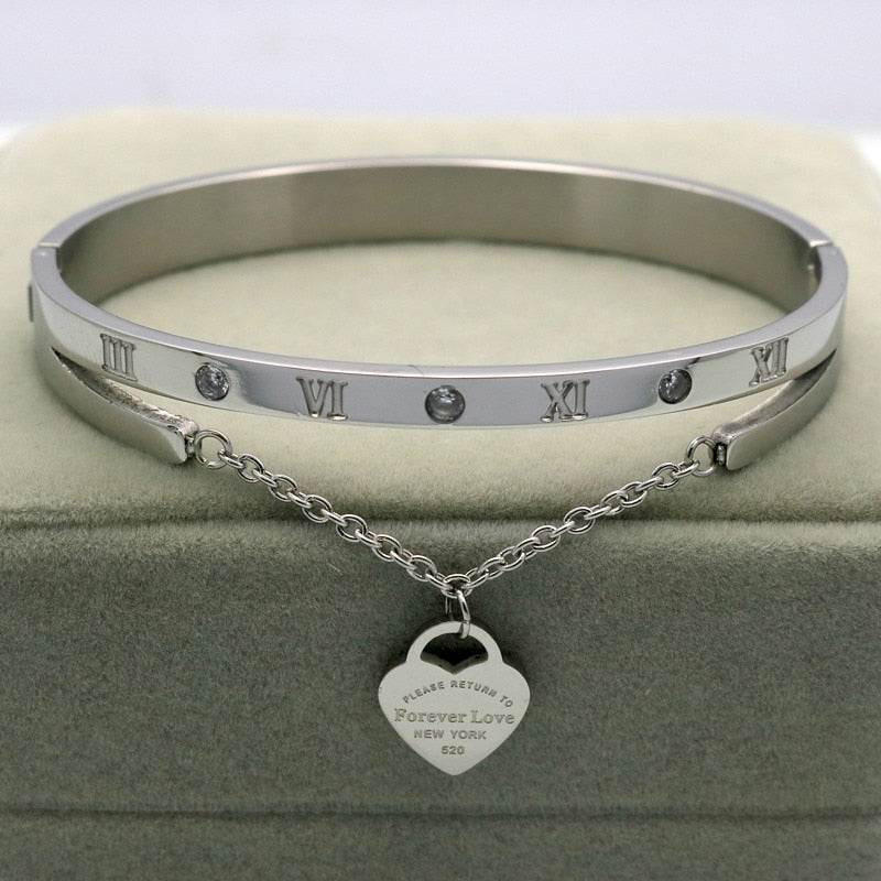 Gold heart bracelet