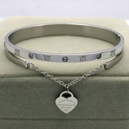 Gold heart bracelet