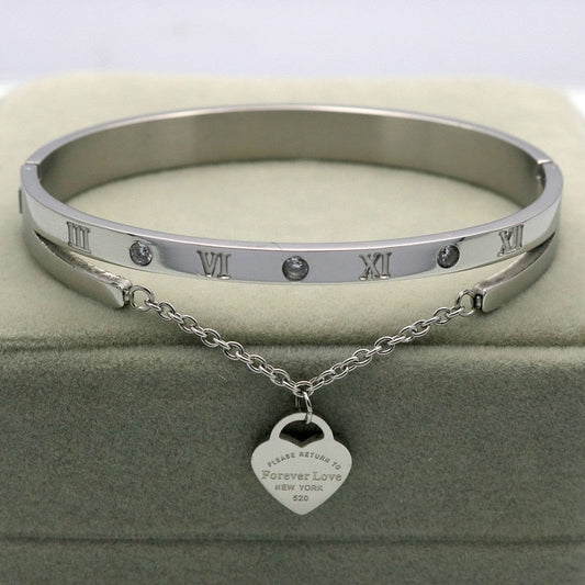 Gold heart bracelet