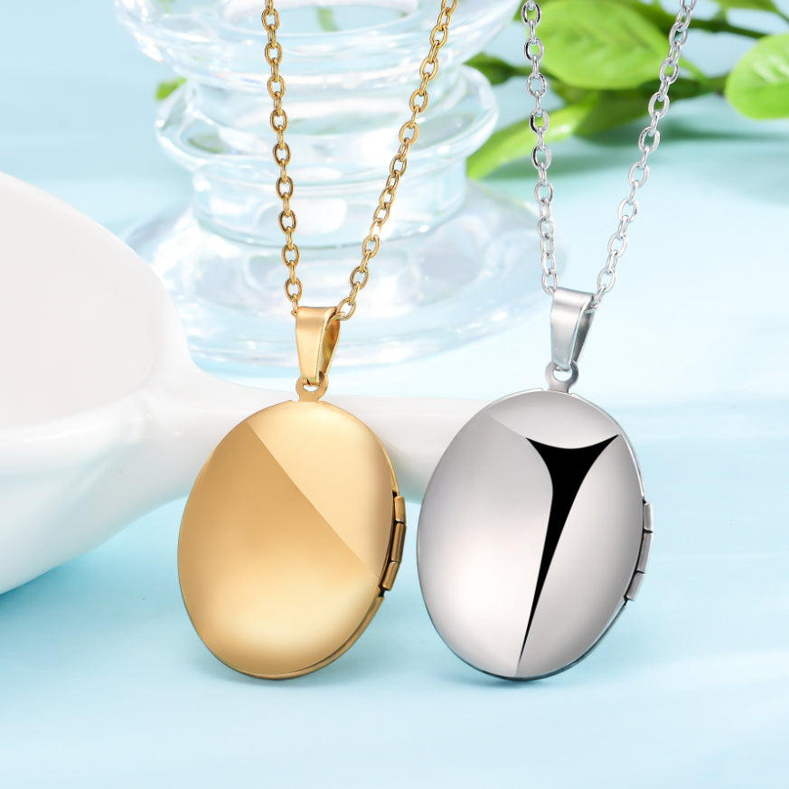 Personalized photo necklace